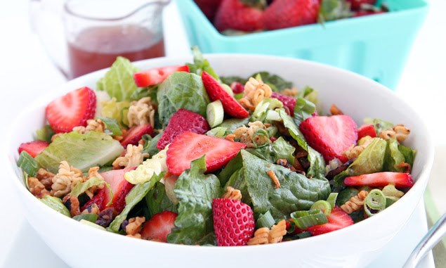 Crunchy-Romaine-Strawberry-Salad-14_cr_cr_cr