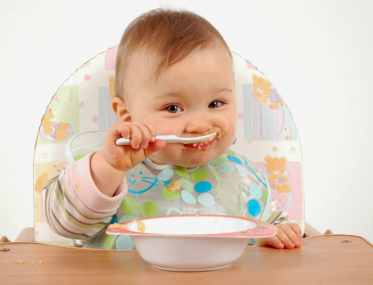 baby-eating-khichdi