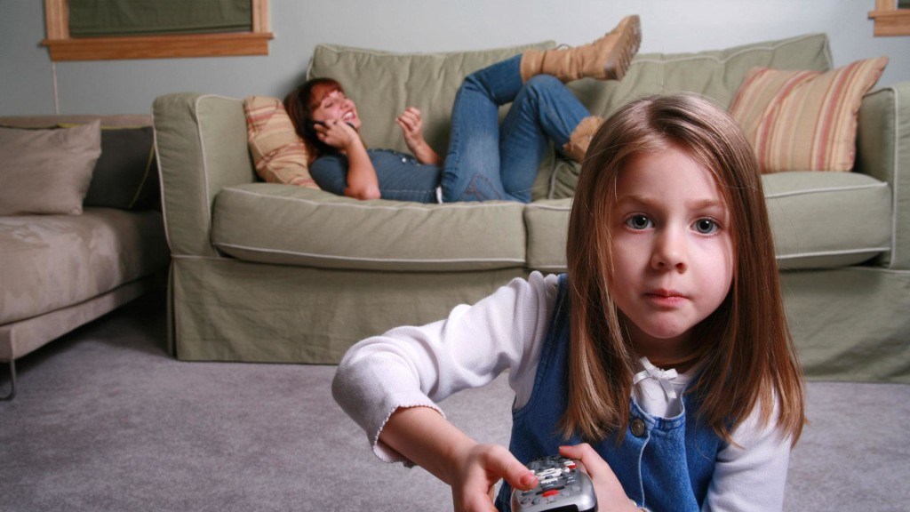 dangerous-reasons-why-you-cant-trust-your-babysitter-with-your-kids