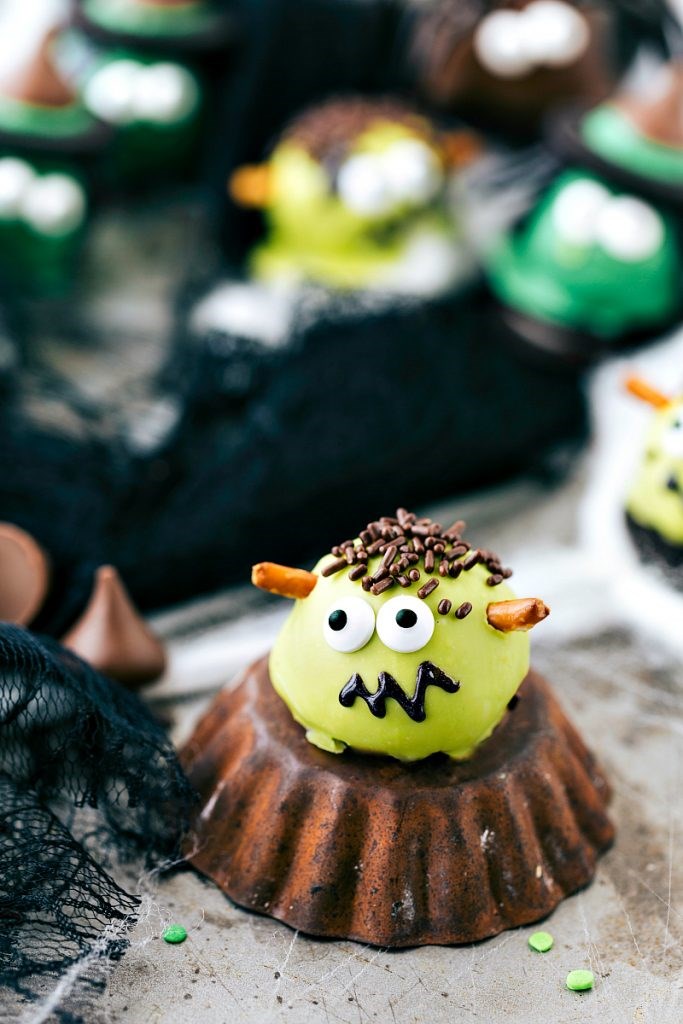 frankenstein-oreo-ball-four-different-ways-to-dress-up-an-oreo-ball-for-halloween-a-witch-spider-frankenstein-and-an-owl-easy-and-delicious-treats-that-are-perfect-for-a-party-683x1024