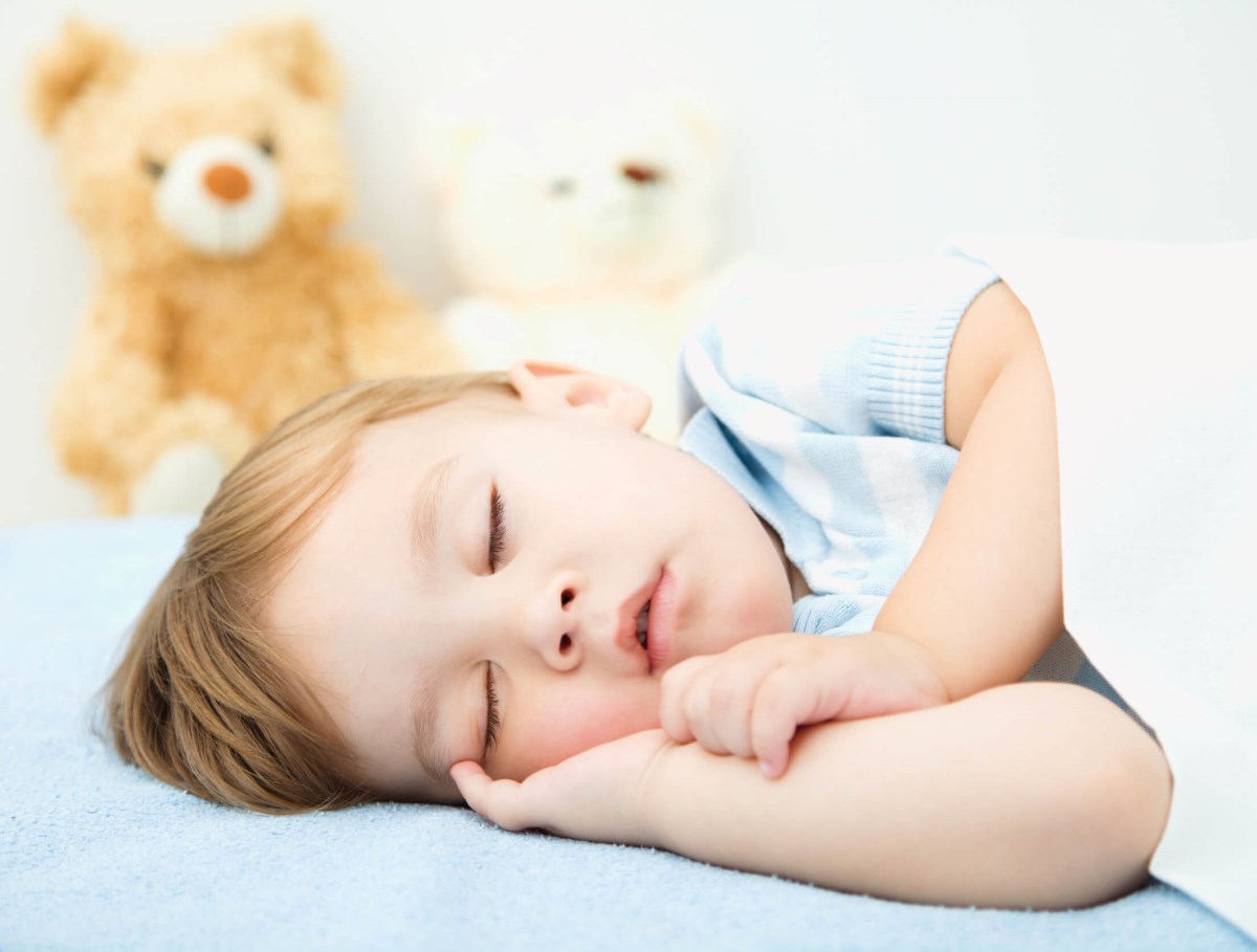 Что делать, если ребенок не спит в своей кроватке 
