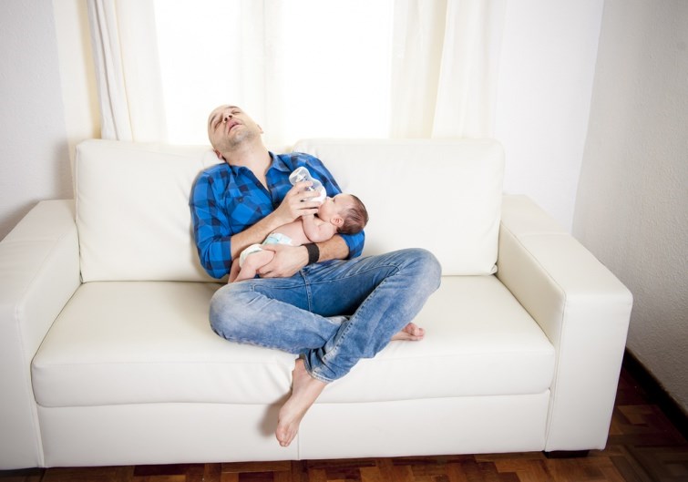 Дослідження: татусі байдикують 100 хвилин у вихідні, а мами лише 49