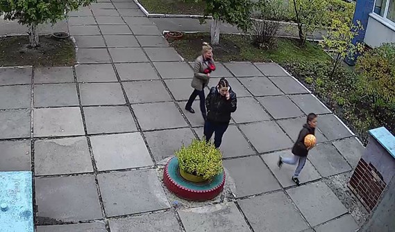 Видео и фото: в Киеве из детского садика 1,5-месячную девочку украла женщина