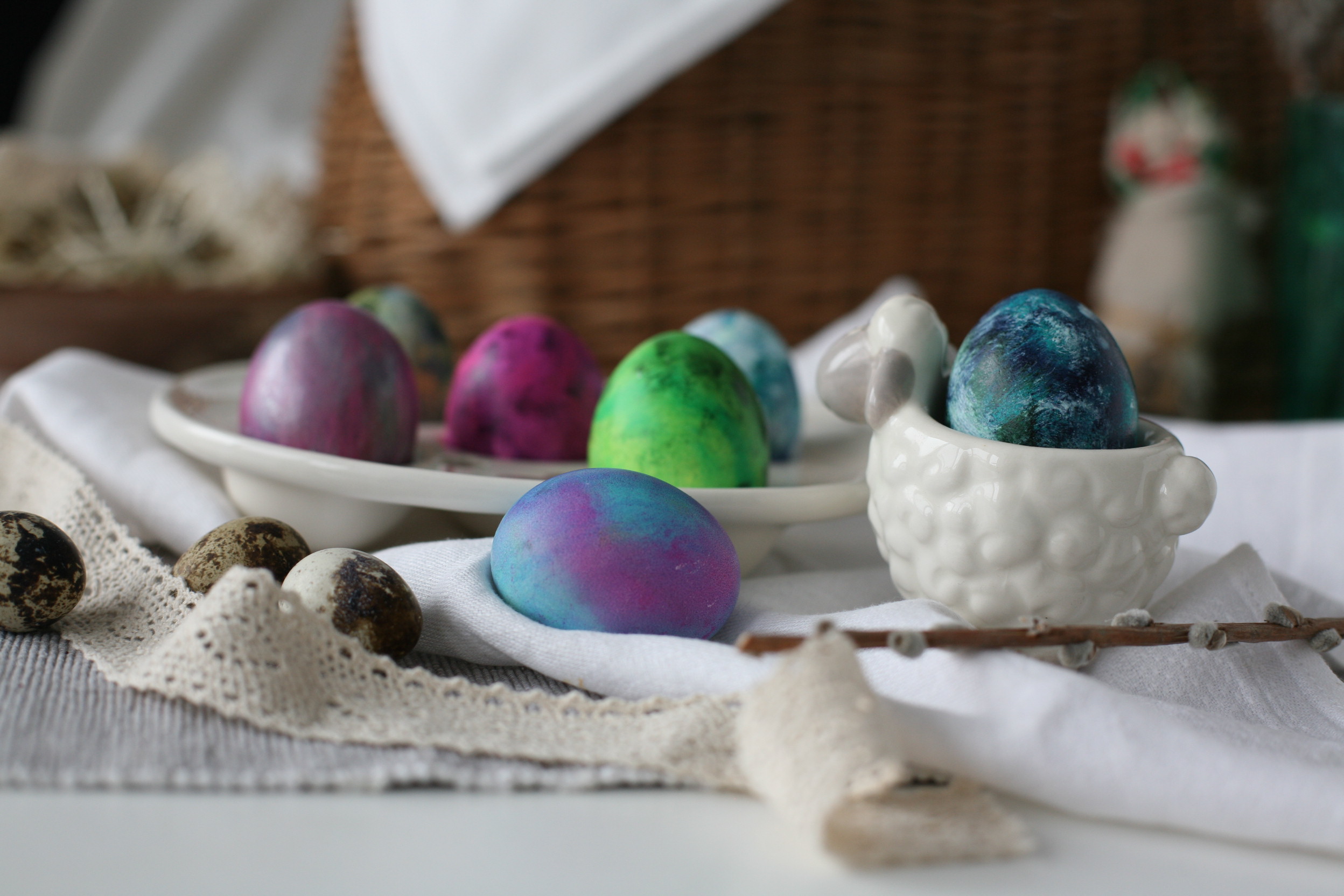 Как красиво покрасить яйца на Пасху своими руками