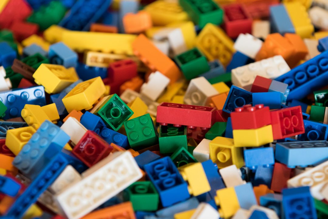 В Киев доставили первые наборы LEGO для первоклассников
