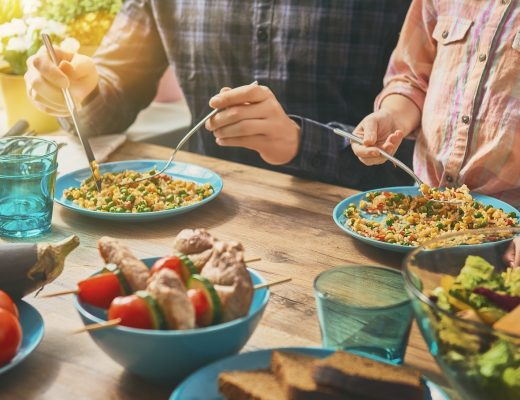Семейный ужин — это не только о еде. Почему вам стоит есть вместе