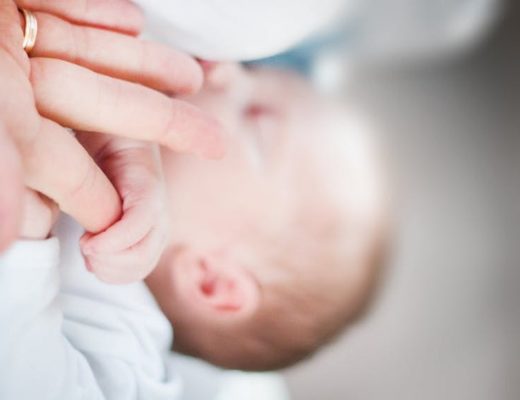 У новорожденного ребенка в Британии обнаружили коронавирус