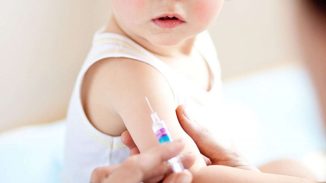 Есть вопрос: нужно ли вакцинировать ребенка в период пандемии?